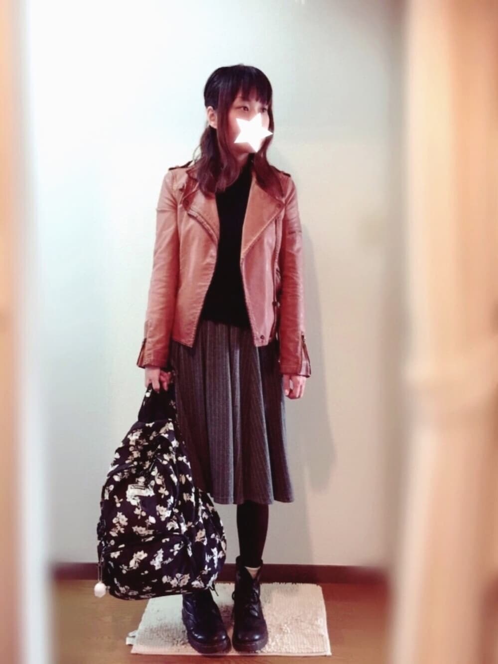 「ライダース、ユニクロ、GU、リュック、ママコーデ、Dr.Martens、シンプルコーデ、スプリングSENSEOFPLACE」｜「ZARA TRFのアイテム（ライダースジャケット、ブラウン系）」を使った、ななこさん（レディース・158cm）の春コーディネートの1枚目の写真