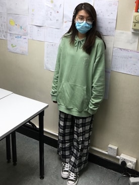 「BROWNY（ブラウニー）のアイテム（パンツ）」を使った、ジェシカさん（レディース・160cm）の春コーディネート