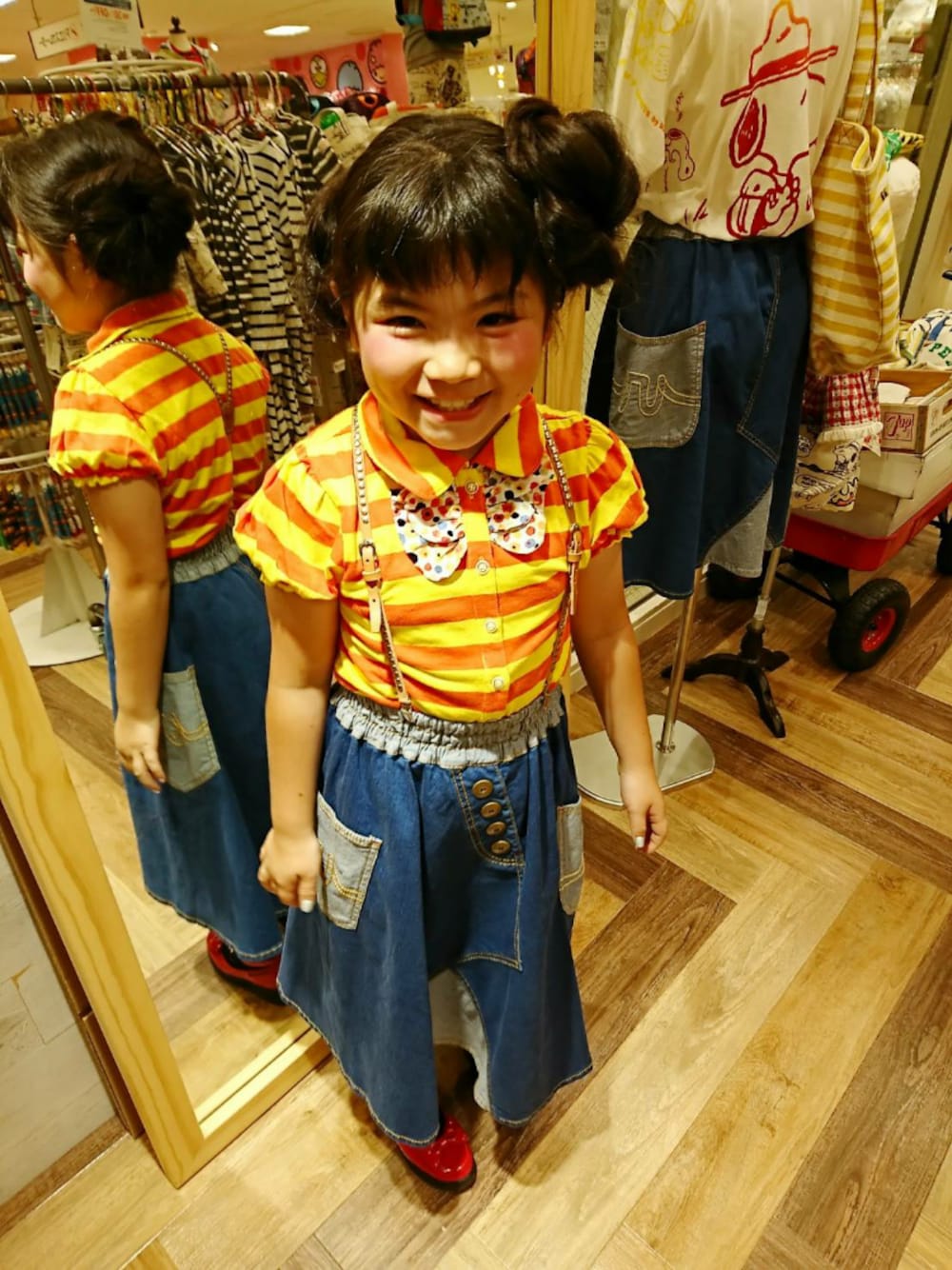 「ブーフーウー、ミディ丈スカート、北千住、丸井」｜「BACK ALLEYのアイテム（Tシャツ/カットソー、イエロー系）」を使った、akiraさん（キッズ・129cm）の夏コーディネートの1枚目の写真