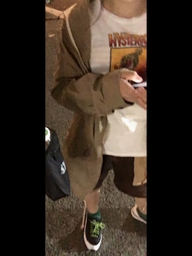 「HYSTERIC GLAMOUR（ヒステリックグラマー）のアイテム（Tシャツ/カットソー、ホワイト系）」を使った、ちびまる子さんの秋コーディネート