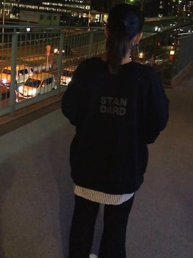 「via j（ヴィアジェイ）のアイテム（スウェット、ブラック系）」を使った、ちびまる子さんの冬コーディネート