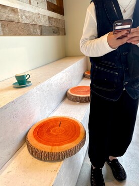 「KEEN（キーン）のKEEN: UNEEK（サンダル、ブラック系）」を使った、ちびまる子さんの春コーディネート