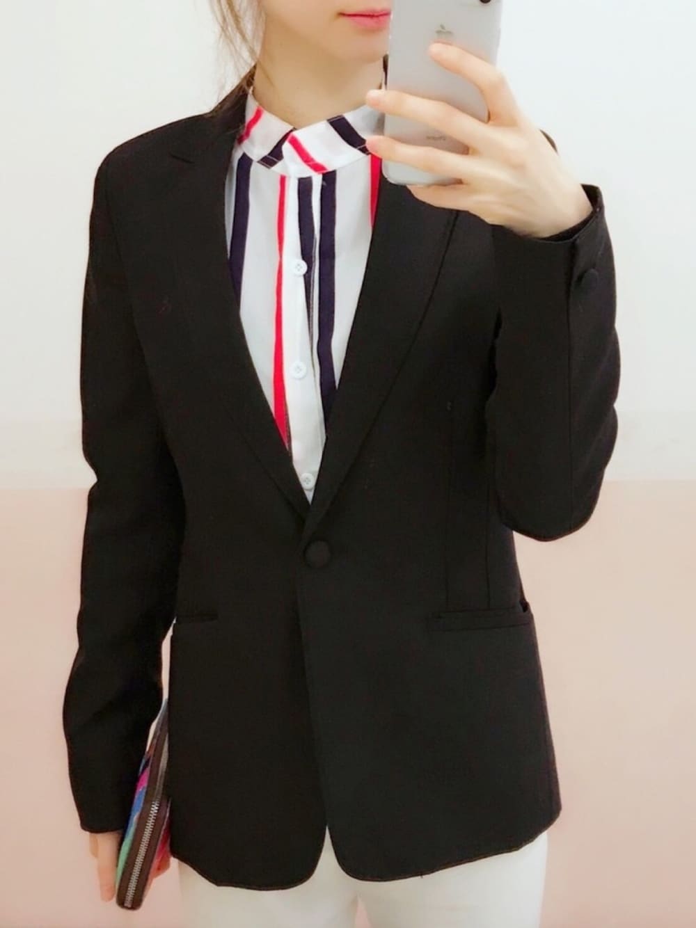「結婚式、司会コーデ、司会者、ブラック、ジャケット、ストライプシャツ、仕事コーデ、ジャケットスタイル、オフィスカジュアル」｜「MOUSSYのアイテム（テーラードジャケット、ブラック系）」を使った、MIKAさん（レディース・163cm）の冬コーディネートの1枚目の写真
