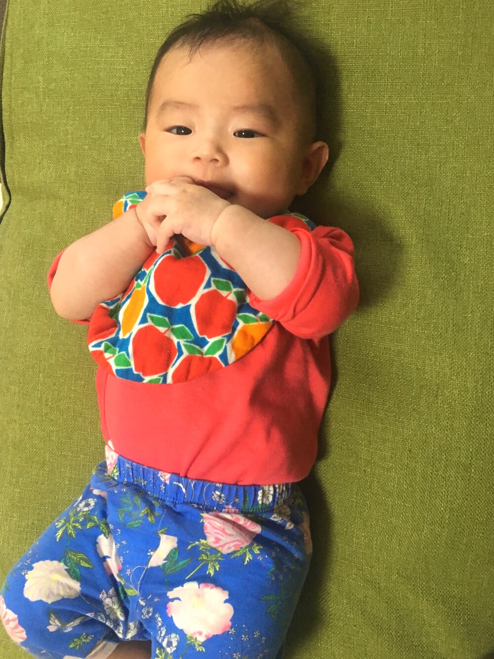 「キッズファッション、女の子、3カ月、年子姉妹」｜「H&Mのアイテム（肌着、レッド系）」を使った、harekkoさん（キッズ・70cm）の夏コーディネートの1枚目の写真