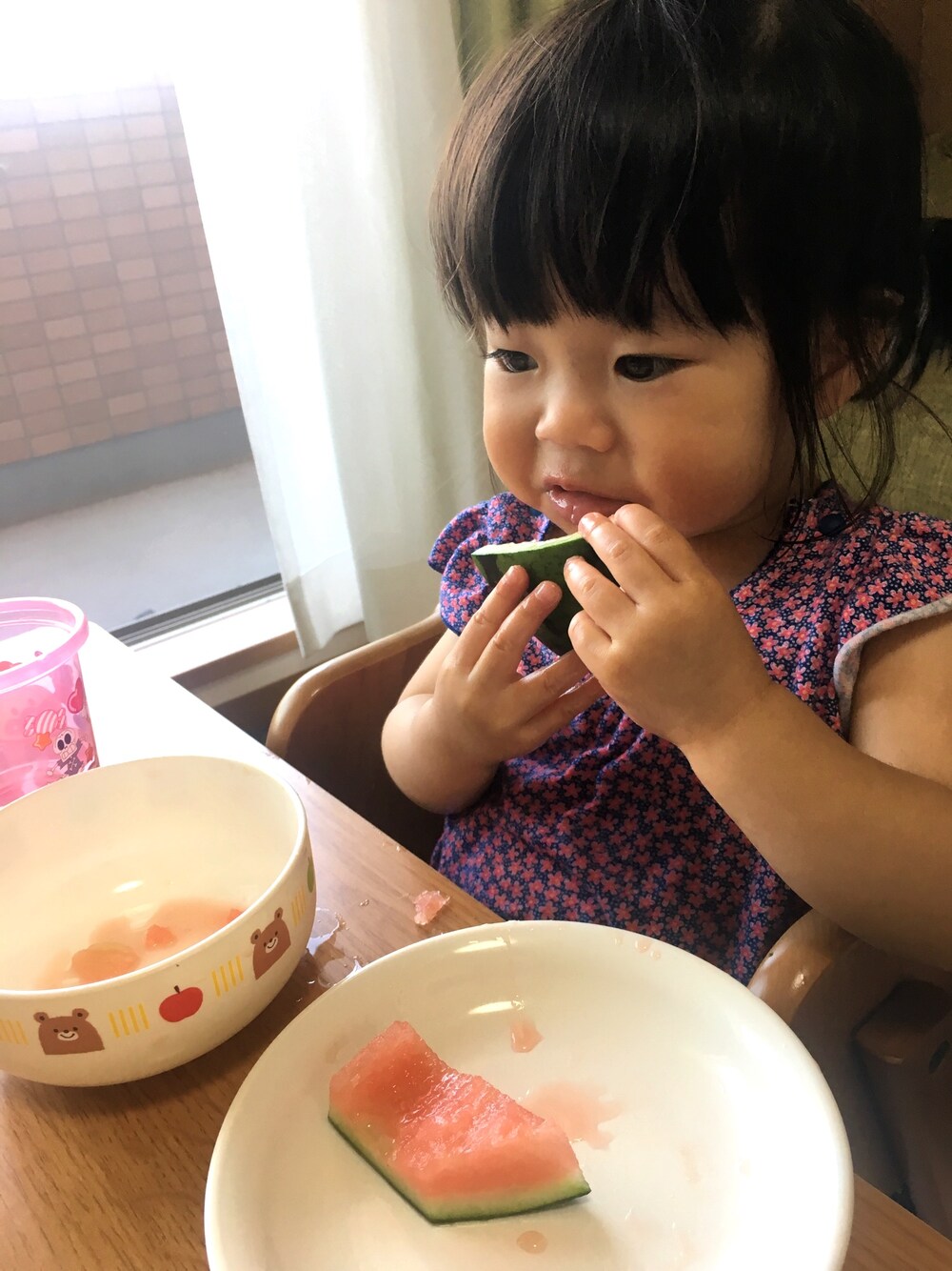 「おんなのこ、1歳、１歳８ヶ月、年子姉妹、姉」｜「UNIQLOのGIRLS リバティロンドンワンピース（半袖）（ワンピース、ブルー系）」を使った、harekkoさん（キッズ・80cm）の夏コーディネートの1枚目の写真