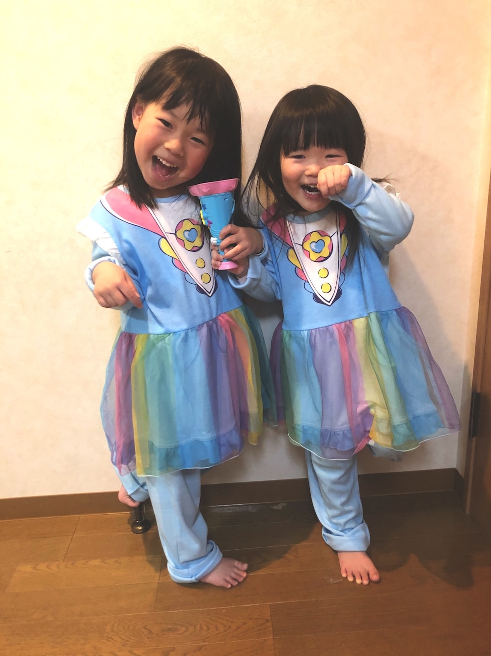 「キッズコーデ、kids、女の子、パジャマ、おうちスタイル、プリキュア、4歳、3歳、年子、ワンピース」｜「BANDAIのアイテム（ルームウェア/パジャマ、ブルー系）」を使った、harekkoさん（キッズ・100cm）の春コーディネートの1枚目の写真