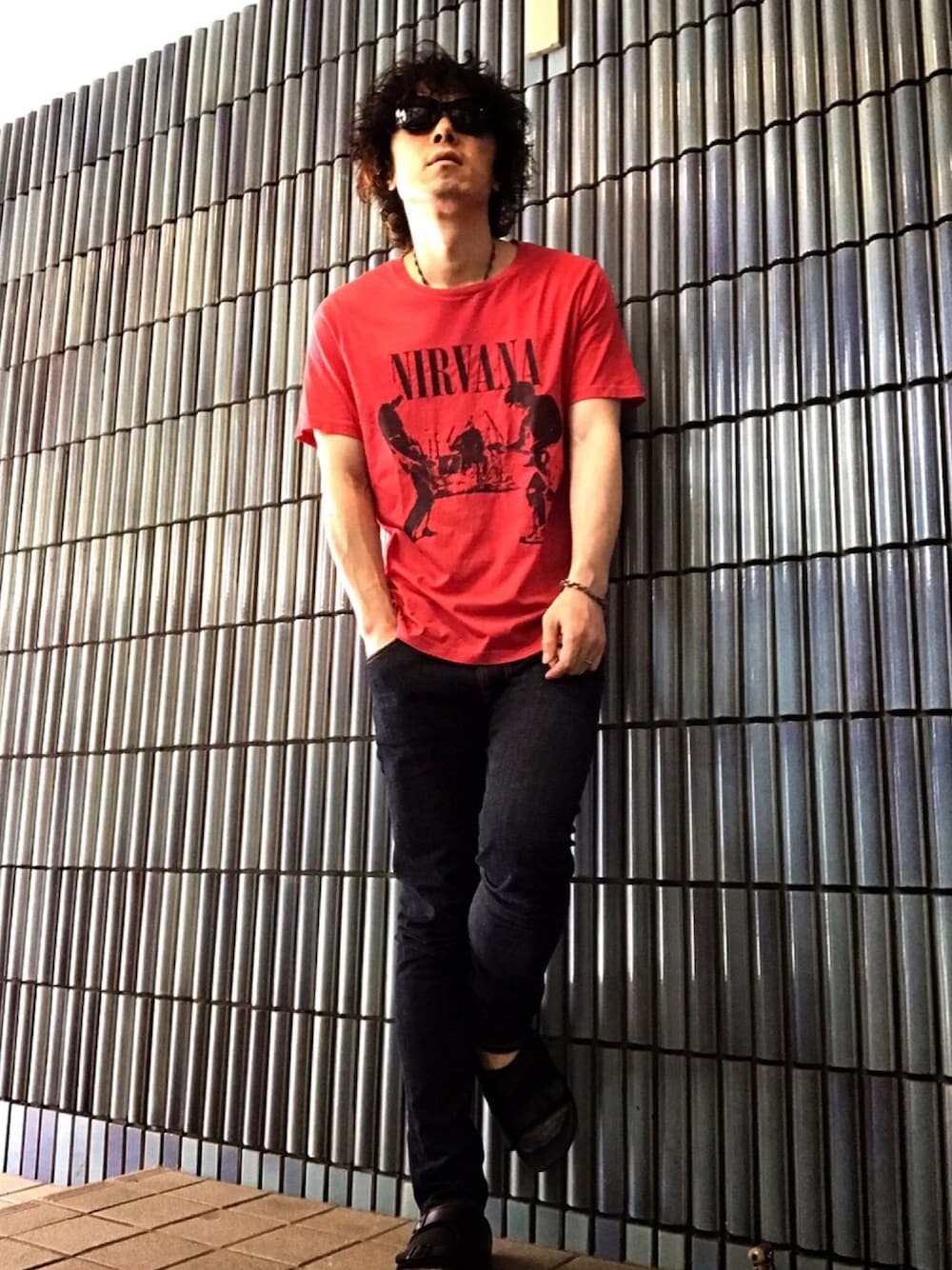 「NIRVANA、ニルヴァーナ、カートコバーン、バンドT、ヌーディージーンズ、Nudie jeans、thin finn、シンフィン、赤Tシャツ、オーバーサイズ」｜「GUのアイテム（Tシャツ/カットソー、レッド系）」を使った、KEITA(ΦωΦ)さん（メンズ・182cm）の夏コーディネートの1枚目の写真