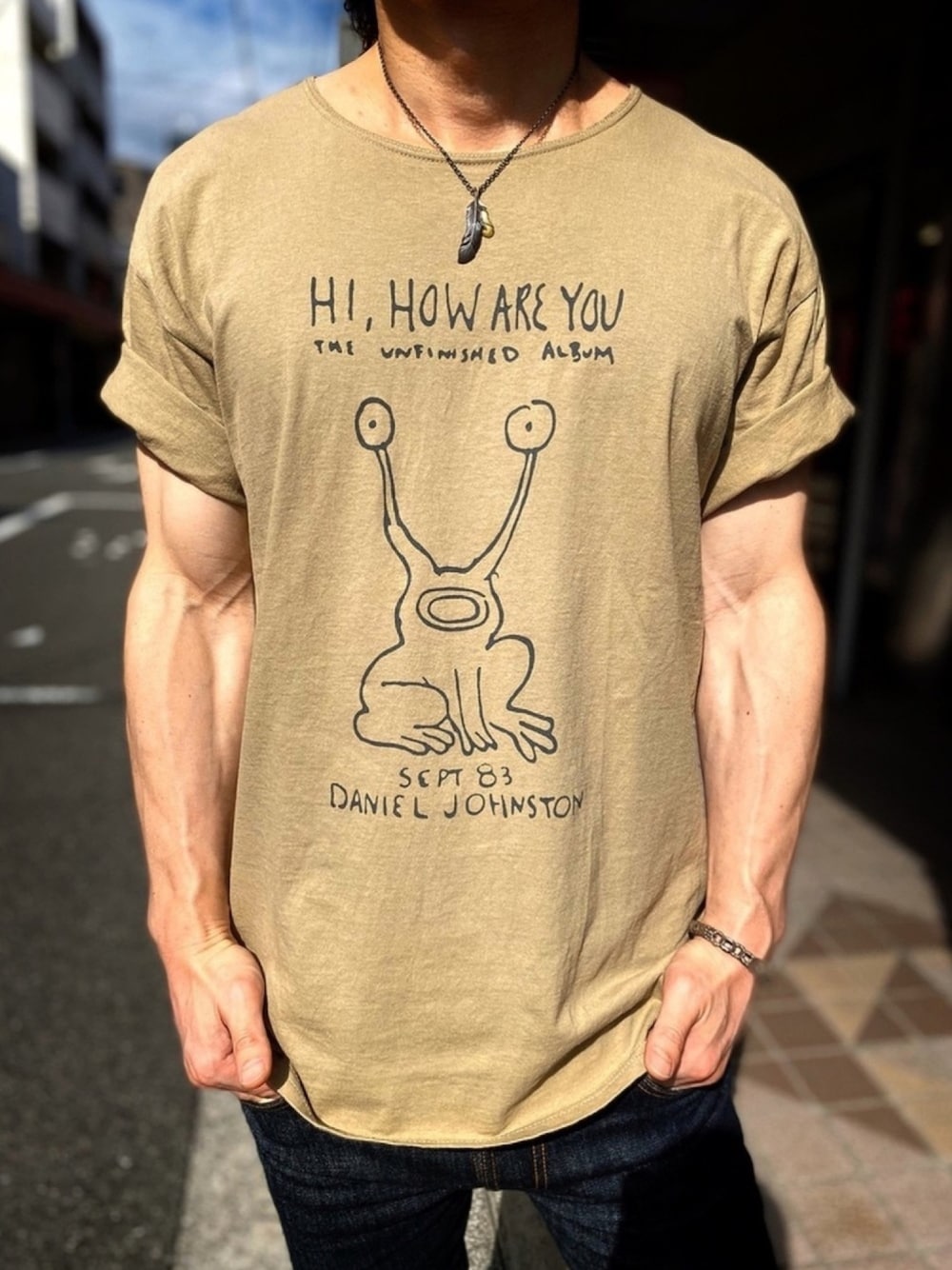 「ダニエルジョンストン、danieljohnston、カートコバーン、KurtCobain、ニルヴァーナ、NIRVANA、ヌーディージーンズ、Nudie jeans、シンフィン、thin finn」｜「DANIEL JOHNSTONのアイテム（Tシャツ/カットソー、ベージュ系）」を使った、KEITA(ΦωΦ)さん（メンズ・182cm）の秋コーディネートの1枚目の写真