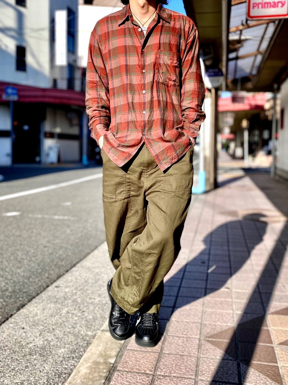 「UNIQLO U、ユニクロユー、カーゴパンツ、ベイカーパンツ、ヒザデルパンツ、エアフォースワン、m47、M51、M65、ikka」｜「UNIQLOのライトフランネルワイドフィットチェックシャツ(長袖)（シャツ/ブラウス、オレンジ系）」を使った、KEITA(ΦωΦ)さん（メンズ・182cm）の冬コーディネートの1枚目の写真