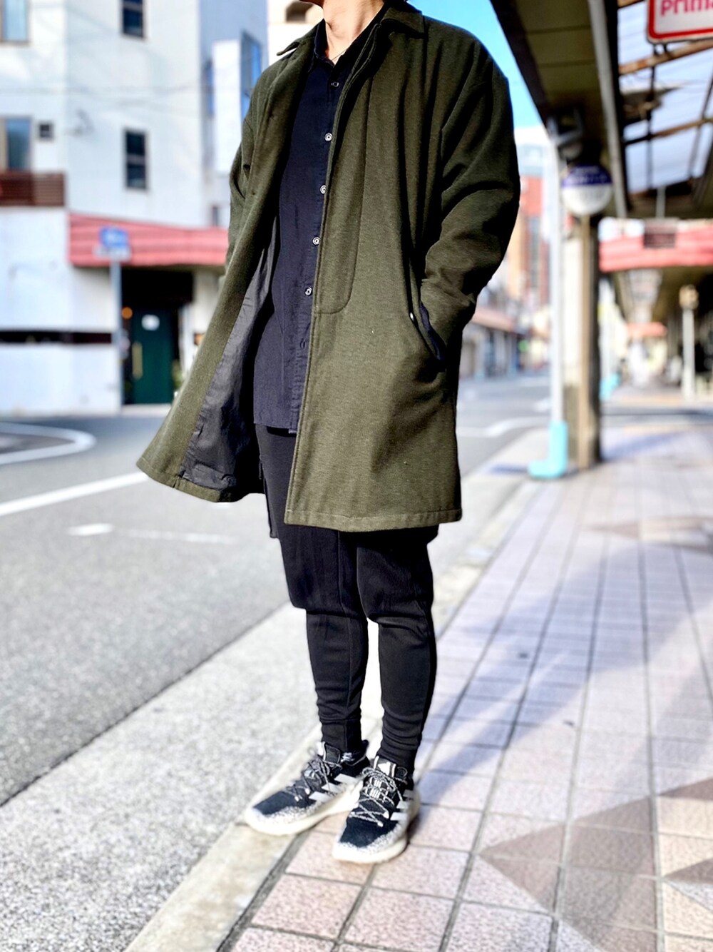 「Revo.、MinoriTY、ステンカラーコート、年末WEAR感謝祭、ミリタリージャケット、ミリタリーコート、カーゴパンツ、オーバーコート、オーバーサイズコート、ロングコート」｜「Revo.のRevo. ビッグシルエット ウールメルトン ステンカラーコート（ステンカラーコート、グリーン系）」を使った、KEITA(ΦωΦ)さん（メンズ・182cm）の冬コーディネートの1枚目の写真