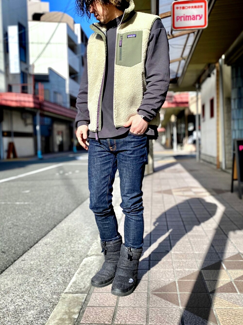 「patagonia、レトロX、レトロxベスト、パタゴニア、パタゴニアのフリース、ヌーディージーンズ、Nudie jeans、thin finn、モックネックプルオーバー、フリースベスト」｜「patagoniaのパタゴニア / メンズ・クラシック・レトロX・ベスト（その他アウター、ホワイト系）」を使った、KEITA(ΦωΦ)さん（メンズ・182cm）の冬コーディネートの1枚目の写真