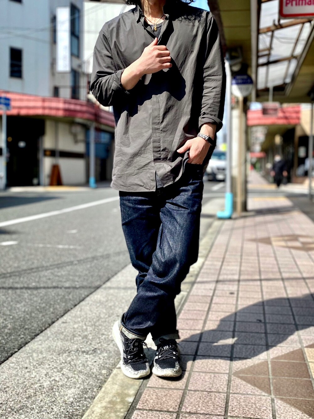 「+J、plusj、UNIQLO+J、スーピマコットンオーバーサイズシャツ、スーピマコットンレギュラーフィットシャツ、セルビッジレギュラーフィットジーンズ、カーキ、ユニクロユー、ユニクロU、UNIQLO U」｜「UNIQLOのスーピマコットンレギュラーフィットシャツ(長袖)（シャツ/ブラウス、グリーン系）」を使った、KEITA(ΦωΦ)さん（メンズ・182cm）の春コーディネートの1枚目の写真