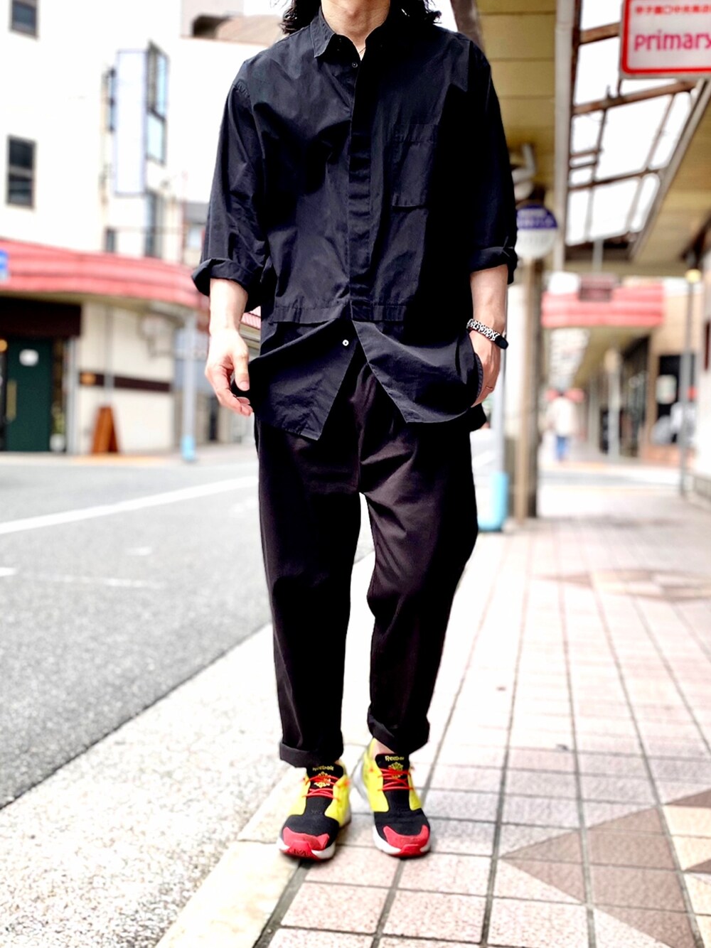 「第二回真っ黒でごめんな祭、オールブラック、ブラック、ブラックコーデ、plusj、プラスJ、UNIQLO+J、PUMP FURY、ポンプフューリー、フューリーライト」｜「UNIQLOのスーピマコットン オーバーサイズシャツ(長袖)（シャツ/ブラウス、ブラック系）」を使った、KEITA(ΦωΦ)さん（メンズ・182cm）の夏コーディネートの1枚目の写真