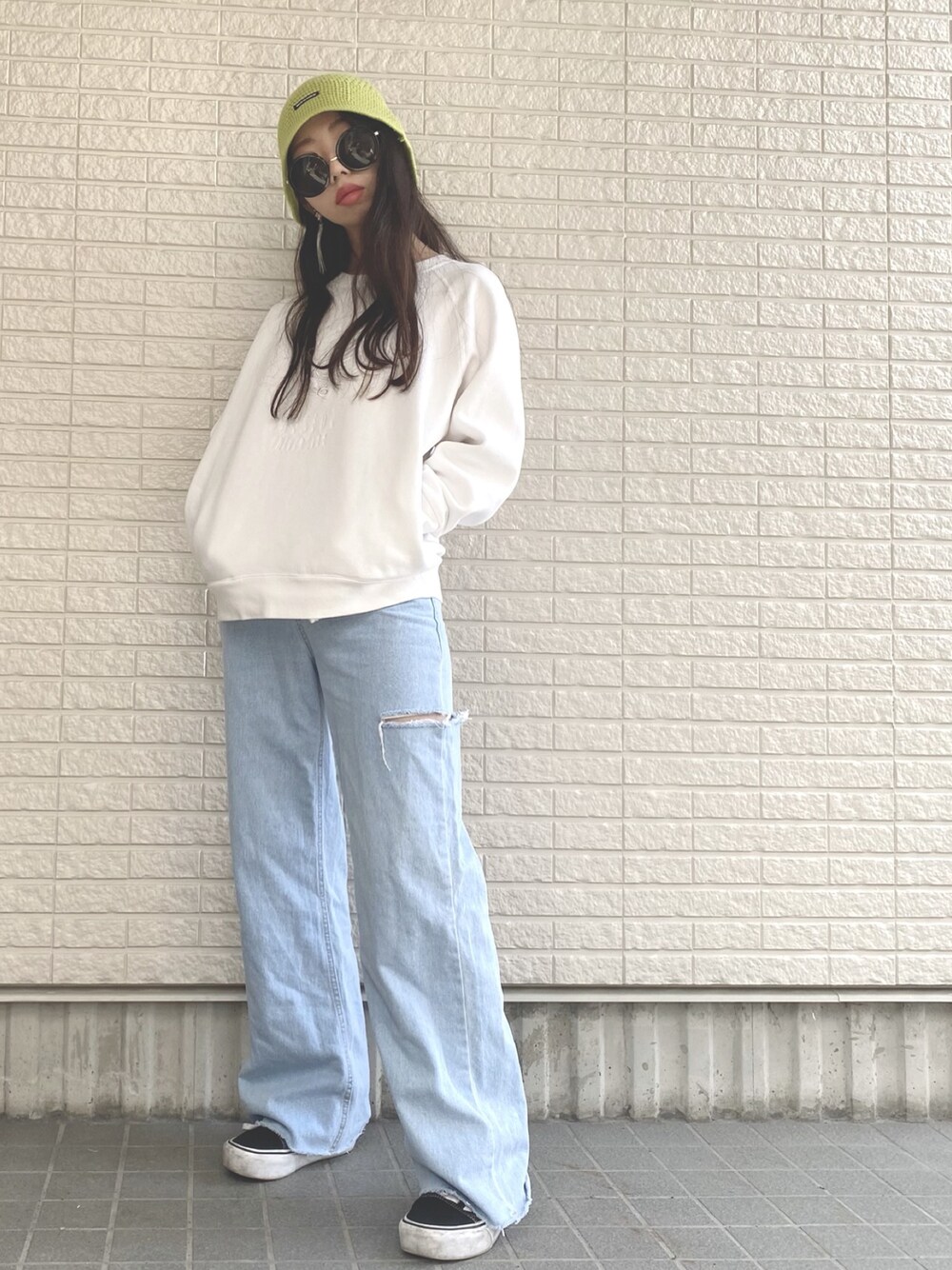 「パステル映える春、春、春コーデ、低身長、ビッグシルエット、パンツスタイル、韓国ファッション、韓国ブランド、スウェット、スニーカー」｜「thi's DINERのアイテム（ニットキャップ/ビーニー、グリーン系）」を使った、Maiさん（レディース・157cm）の春コーディネートの1枚目の写真