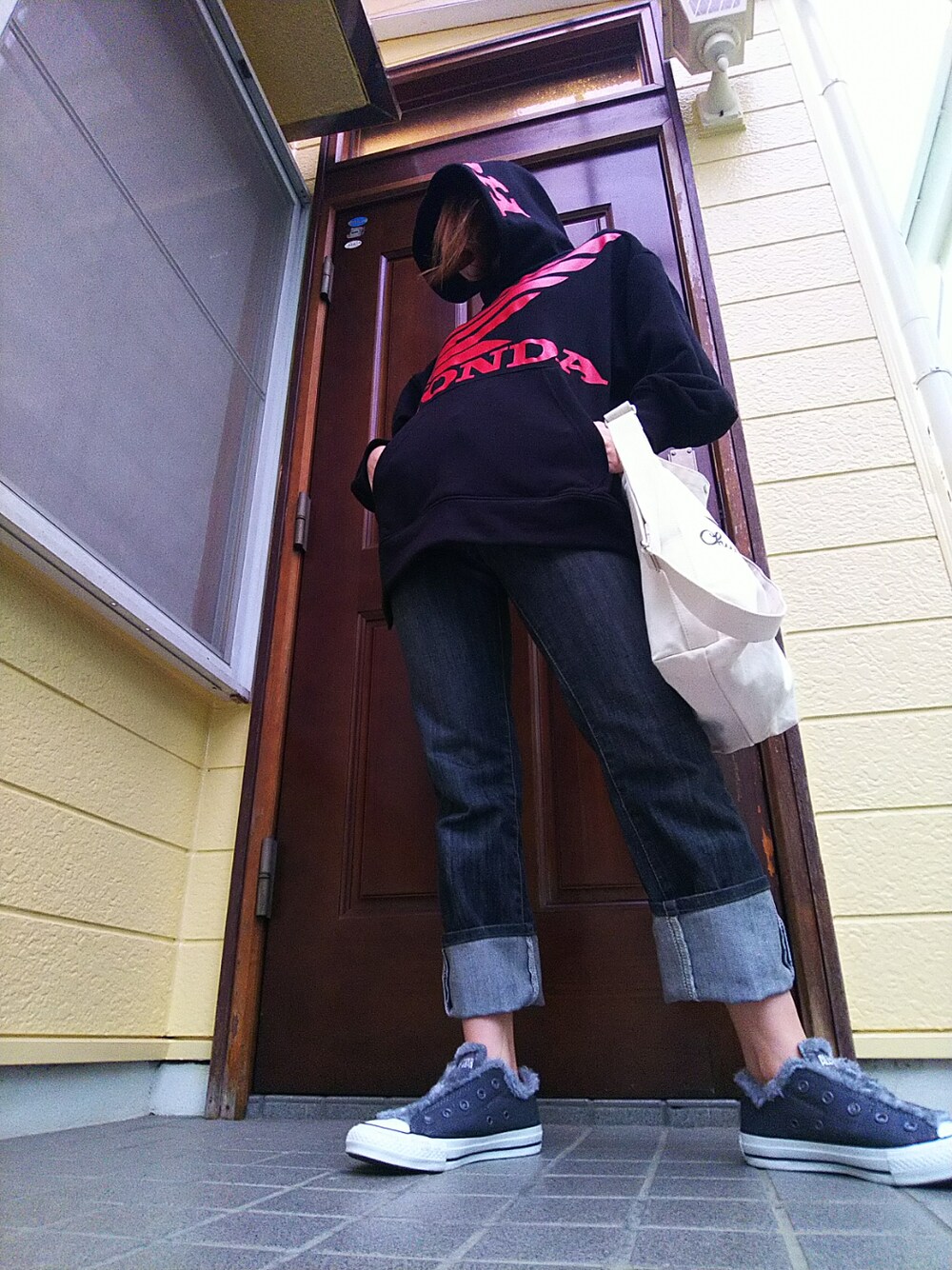 「休日スタイル、ラクチンコーデ、ビッグシルエット、ootd、スニーカー、converse、低身長、メンズライク、カジュアル、おしゃれさんと繋がりたい」｜「GUのアイテム（パーカー、ブラック系）」を使った、みかすけさん（レディース・147cm）の秋コーディネートの1枚目の写真