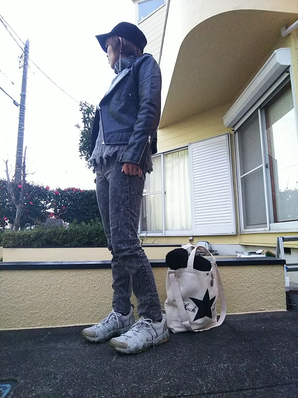 「ドラフトナイキ、スニーカーコーデ、カジュアルコーデ、メンズライク、ootd、低身長、NIKE、冬、おしゃれさんと繋がりたい、fashion、ナイキ」｜「DISCOATの【Discoat】アンゴラCAP（キャップ、ブラック系）」を使った、みかすけさん（レディース・147cm）の冬コーディネートの1枚目の写真