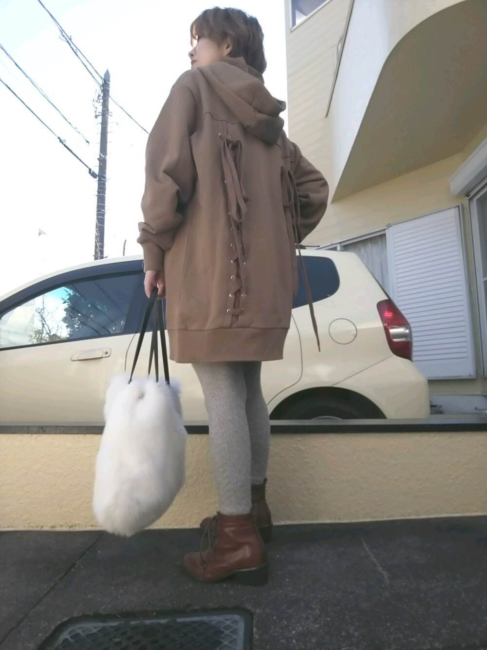「大人カジュアル、fashion、ビックパーカー、ニットレギンス、ショートブーツ、トートバッグ、honey mi honey、UNIQLO、低身長、着回しコーデ」｜「UNIQLOのアイテム（レギンス/スパッツ、ベージュ系）」を使った、みかすけさん（レディース・147cm）の冬コーディネートの1枚目の写真