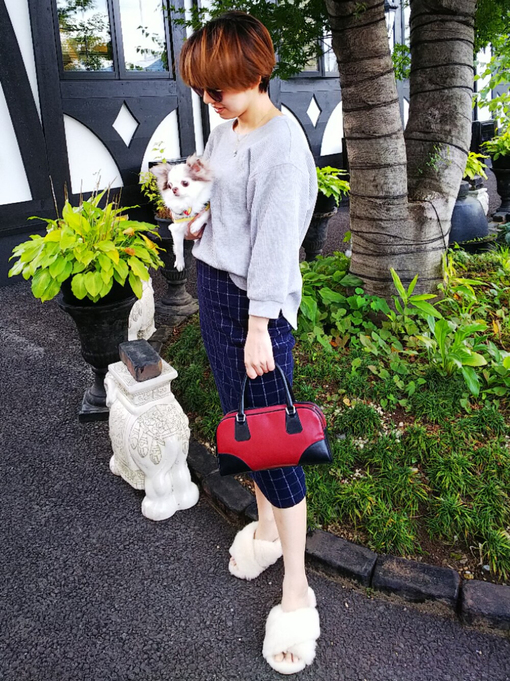 「秋コーデ、ラフ、低身長、大人カジュアル、ファーサンダル、ワッフルTシャツ、スカート、お散歩♪、着回しコーデ」｜「TODAYFULのチェックタイトスカート（スカート、ブルー系）」を使った、みかすけさん（レディース・147cm）の秋コーディネートの1枚目の写真