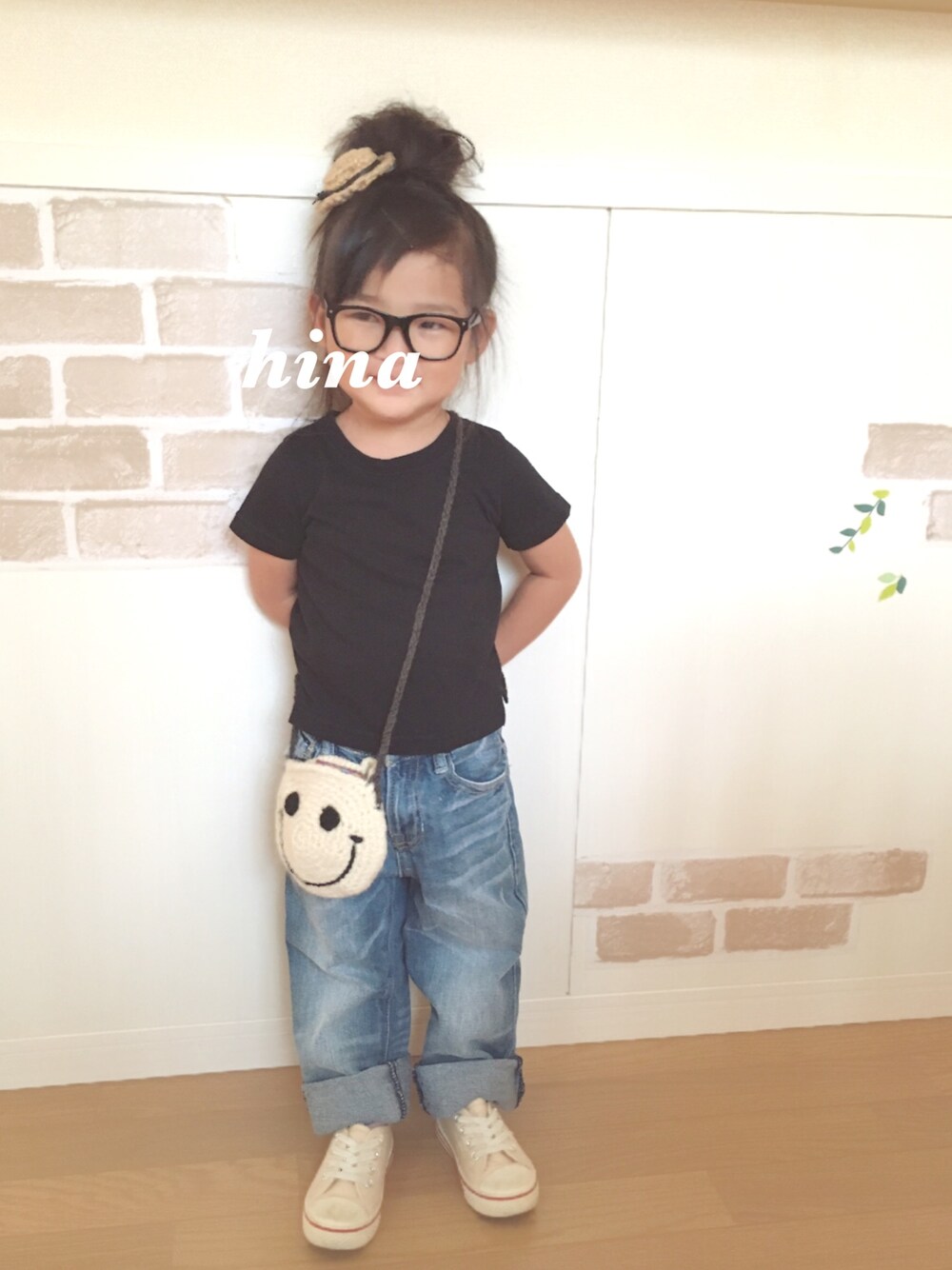 「夏コーデ、シンプル、2歳、ハンドメイド、デニム、Tシャツ、女の子」｜「Hana♥︎のハンドメイド（ヘアピン、ベージュ系）」を使った、haruhinaさん（キッズ・90cm）の夏コーディネートの1枚目の写真