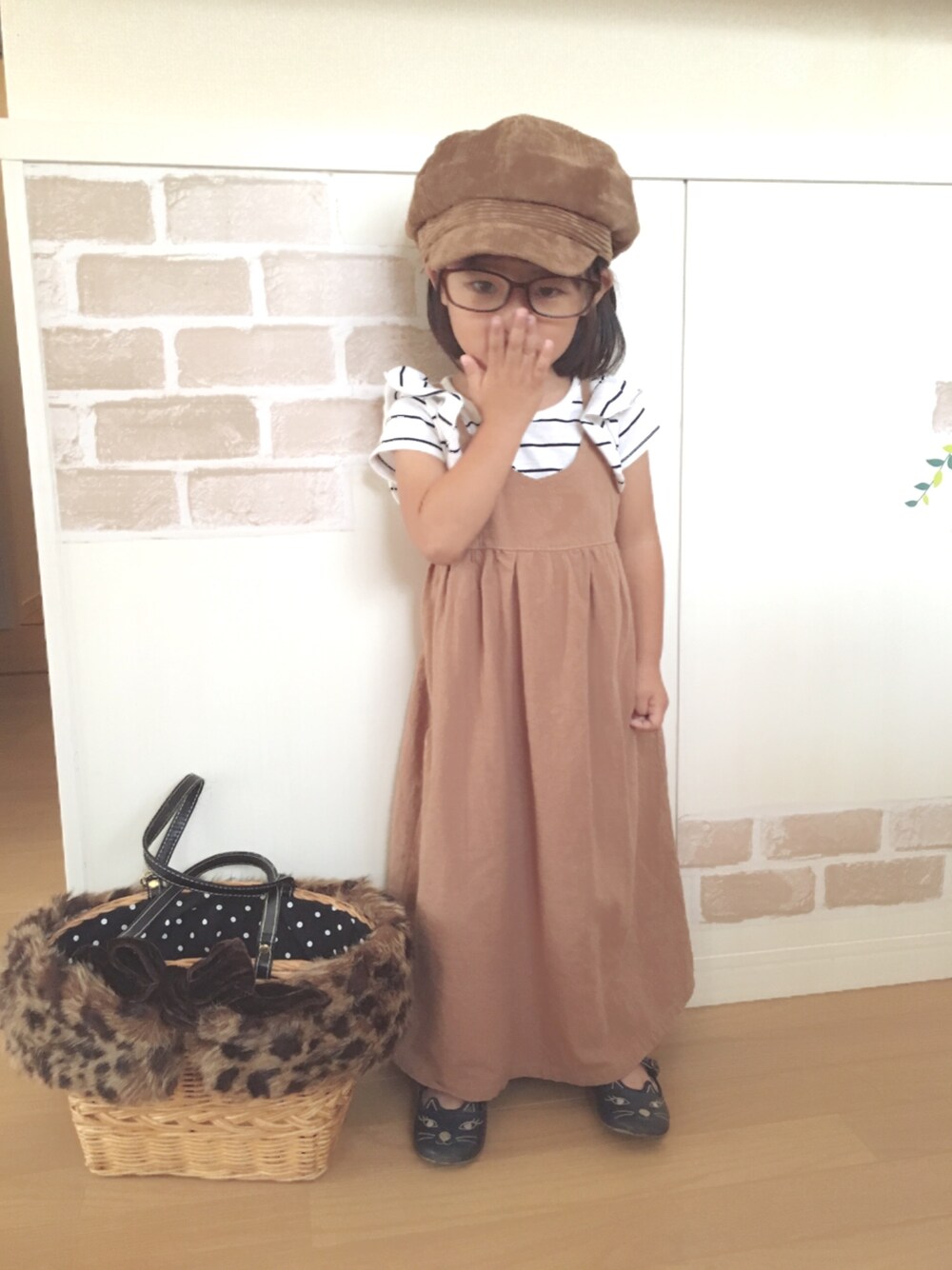 「シンプル、秋カラー、女の子、プチプラ、キャスケット」｜「3coinsのアイテム（キャスケット、ブラウン系）」を使った、haruhinaさん（キッズ・90cm）の夏コーディネートの1枚目の写真