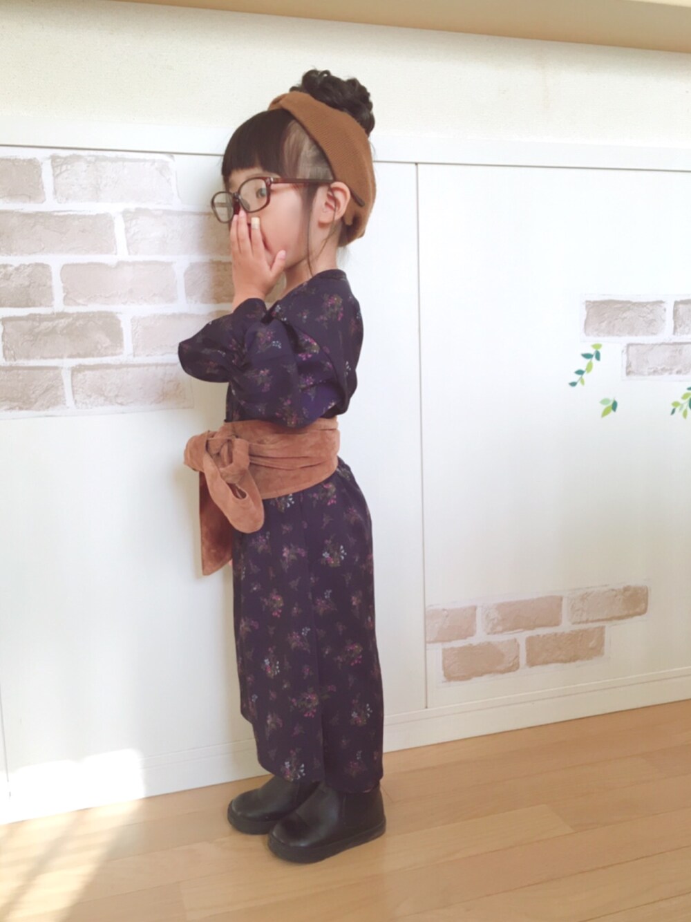 「秋コーデ、おだんごヘアー、キッズファッション、サッシュベルト、花柄、女の子」｜「GUのアイテム（ヘアバンド、ブラウン系）」を使った、haruhinaさん（キッズ・90cm）の秋コーディネートの1枚目の写真