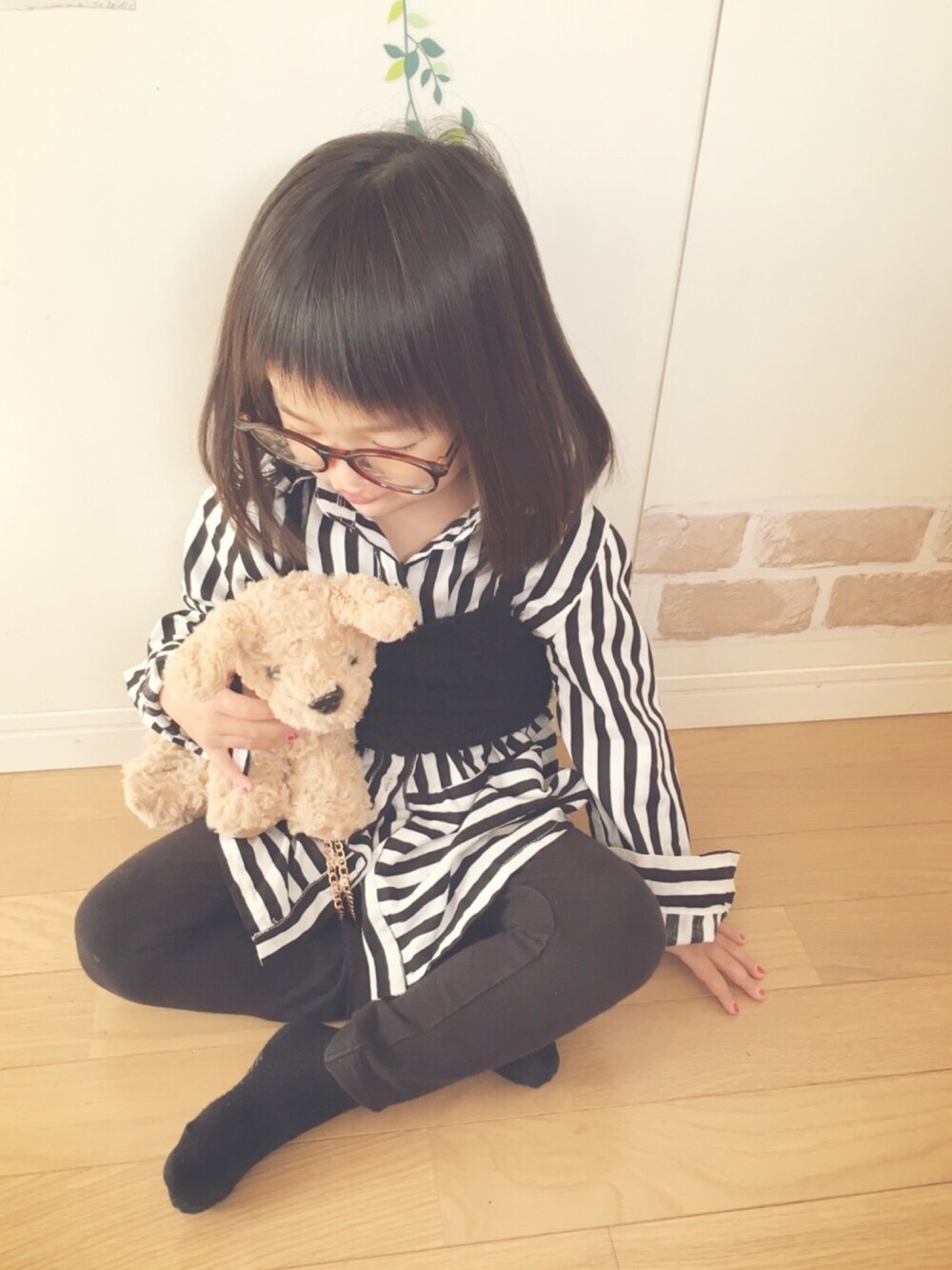 「女の子、プチプラ、ハンドメイド、プチプラコーデ、3歳、ビスチェ、モノトーン」｜「UNIQLOのBABY レギンス（デニム・10分丈）（その他ベビー用品、ブラック系）」を使った、haruhinaさん（キッズ・90cm）の冬コーディネートの1枚目の写真