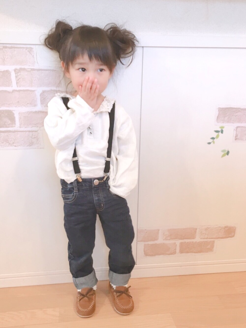 「女の子コーデ、プチプラコーデ、kids、おしゃれさんと繋がりたい、リンクコーデ、サスペンダー」｜「studio CLIPのアイテム（シャツ/ブラウス、ホワイト系）」を使った、haruhinaさん（キッズ・90cm）の冬コーディネートの1枚目の写真