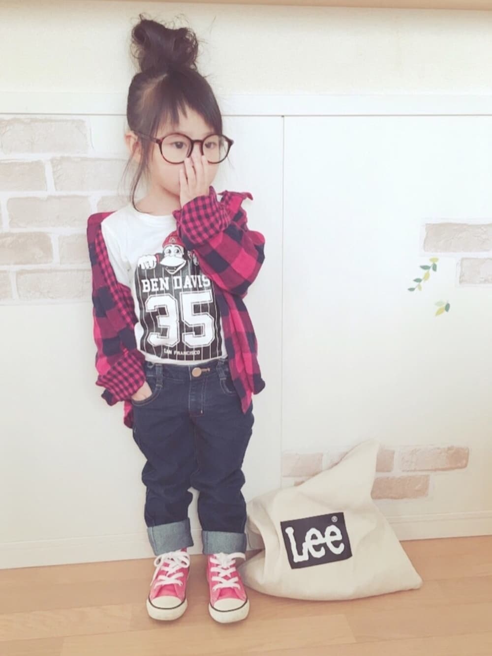 「キッズファッション、スニーカー、デニム、3歳、プチプラ、converse、Right-on」｜「Right-onの【MPS】Wガーゼチェックシャツ（シャツ/ブラウス、レッド系）」を使った、haruhinaさん（キッズ・90cm）の冬コーディネートの1枚目の写真