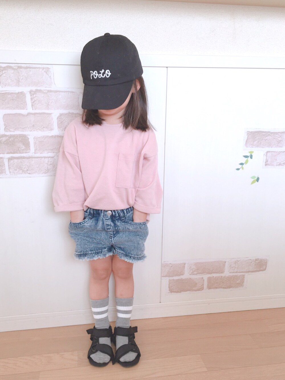 「春、プチプラ、キッズコーデ、女の子コーデ、春コーデ、西松屋、スポサン、ラインソックス」｜「Birthdayのアイテム（キャップ、ブラック系）」を使った、haruhinaさん（キッズ・90cm）の春コーディネートの1枚目の写真