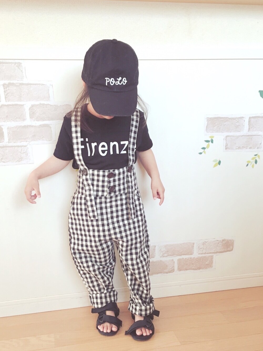 「キッズ、女の子、おしゃれさんと繋がりたい、kids、サンダル、スポサン、ギンガムチェック、キャップ」｜「Birthdayのアイテム（キャップ、ブラック系）」を使った、haruhinaさん（キッズ・90cm）の春コーディネートの1枚目の写真