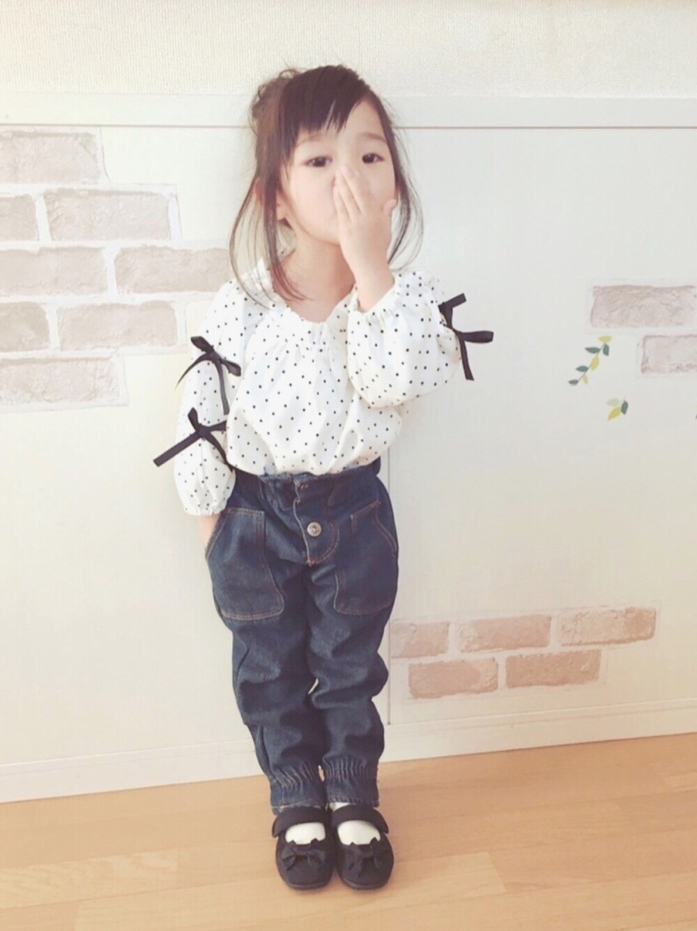 「女の子、おしゃれさんと繋がりたい、ＧＷ、韓国子供服、ドット、デニム」｜「Birthdayのアイテム（シャツ/ブラウス、ホワイト系）」を使った、haruhinaさん（キッズ・90cm）の春コーディネートの1枚目の写真