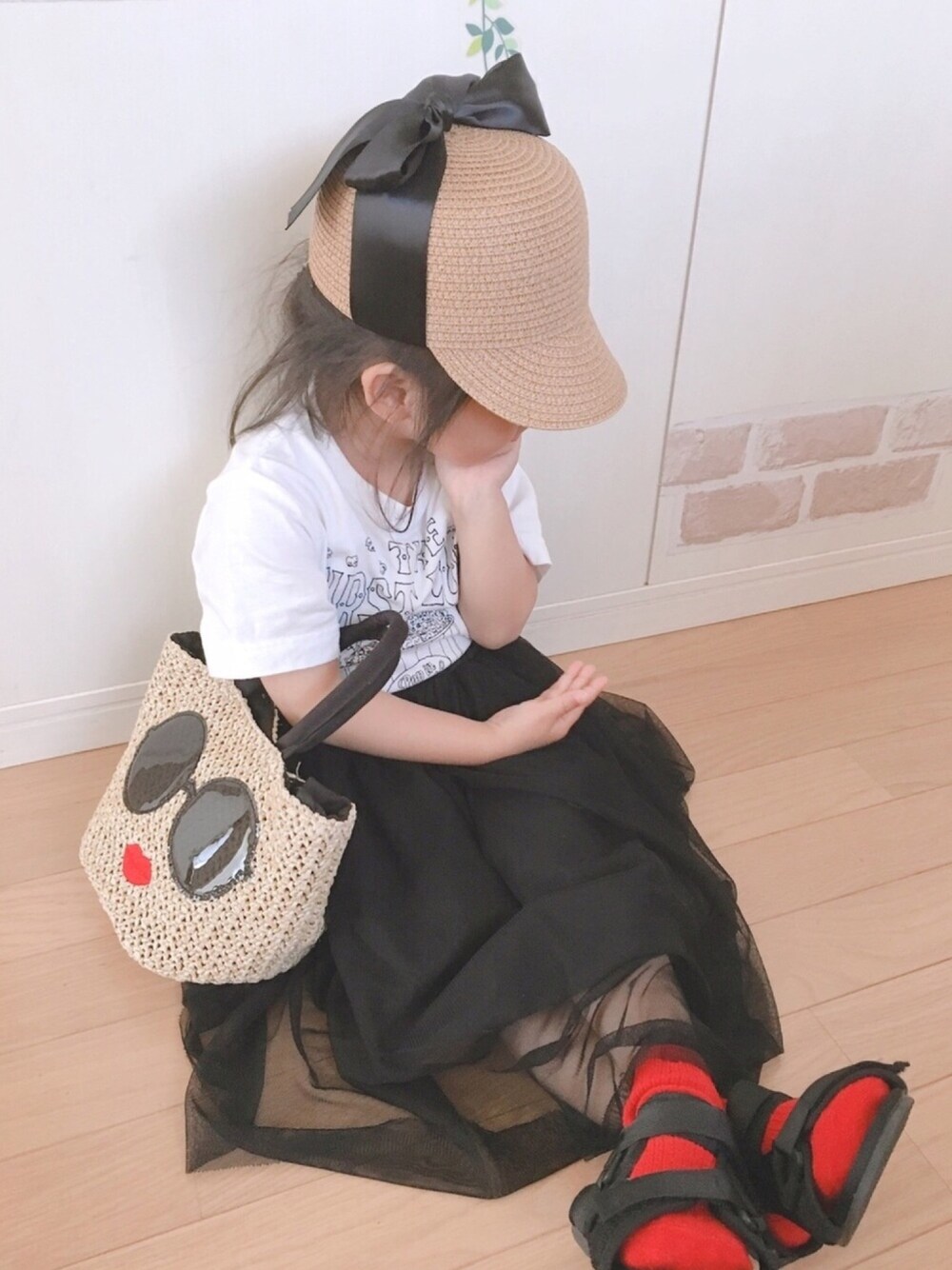 「女の子コーデ、女の子、おしゃれさんと繋がりたい、モノトーン、チュールスカート、スポサン、スポサン×靴下、GU」｜「laurea_shopのアイテム（ハット、ベージュ系）」を使った、haruhinaさん（キッズ・90cm）の春コーディネートの1枚目の写真