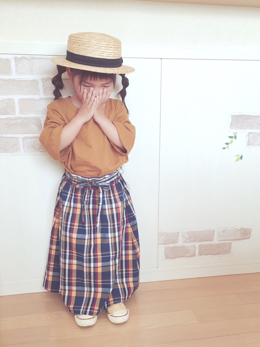 「女の子コーデ、夏コーデ、チェックスカート、カンカン帽、GU、プチプラ、おしゃれさんと繋がりたい」｜「楽天のアイテム（ハット、ベージュ系）」を使った、haruhinaさん（キッズ・90cm）の春コーディネートの1枚目の写真
