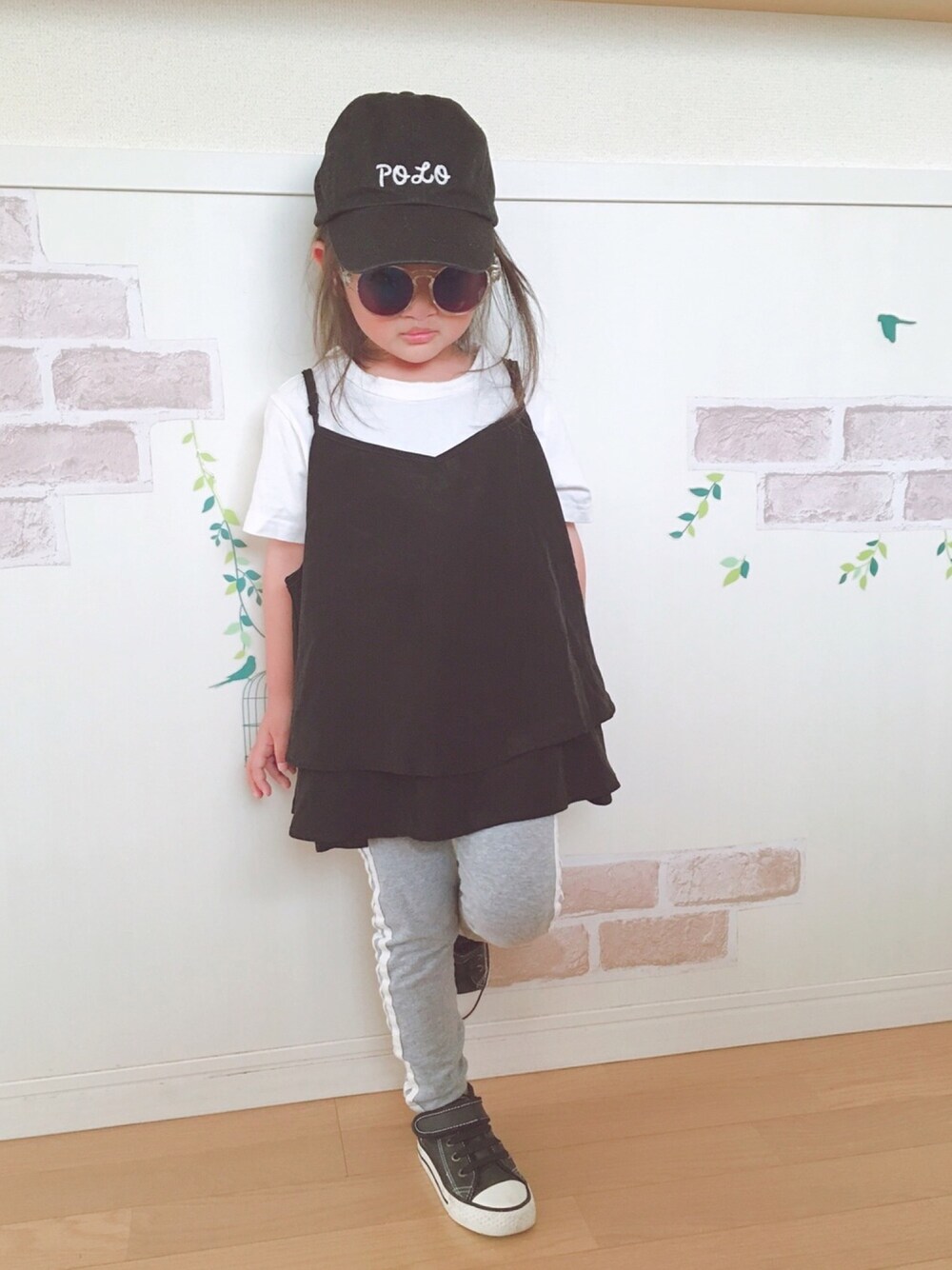 「女の子、夏、キャップ、モノトーン、おしゃれさんと繋がりたい、レギンス」｜「Birthdayのアイテム（キャップ、ブラック系）」を使った、haruhinaさん（キッズ・90cm）の夏コーディネートの1枚目の写真