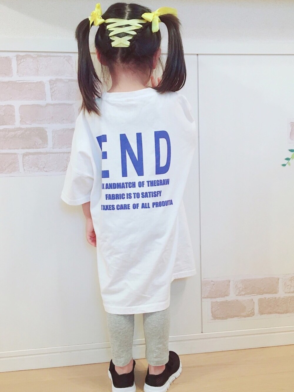 「夏コーデ、韓国子供服、プチプラコーデ、ロゴT、愛莉ヘアー、ビッグシルエット、kids」｜「laureaのアイテム（ワンピース、ホワイト系）」を使った、haruhinaさん（キッズ・90cm）の夏コーディネートの1枚目の写真