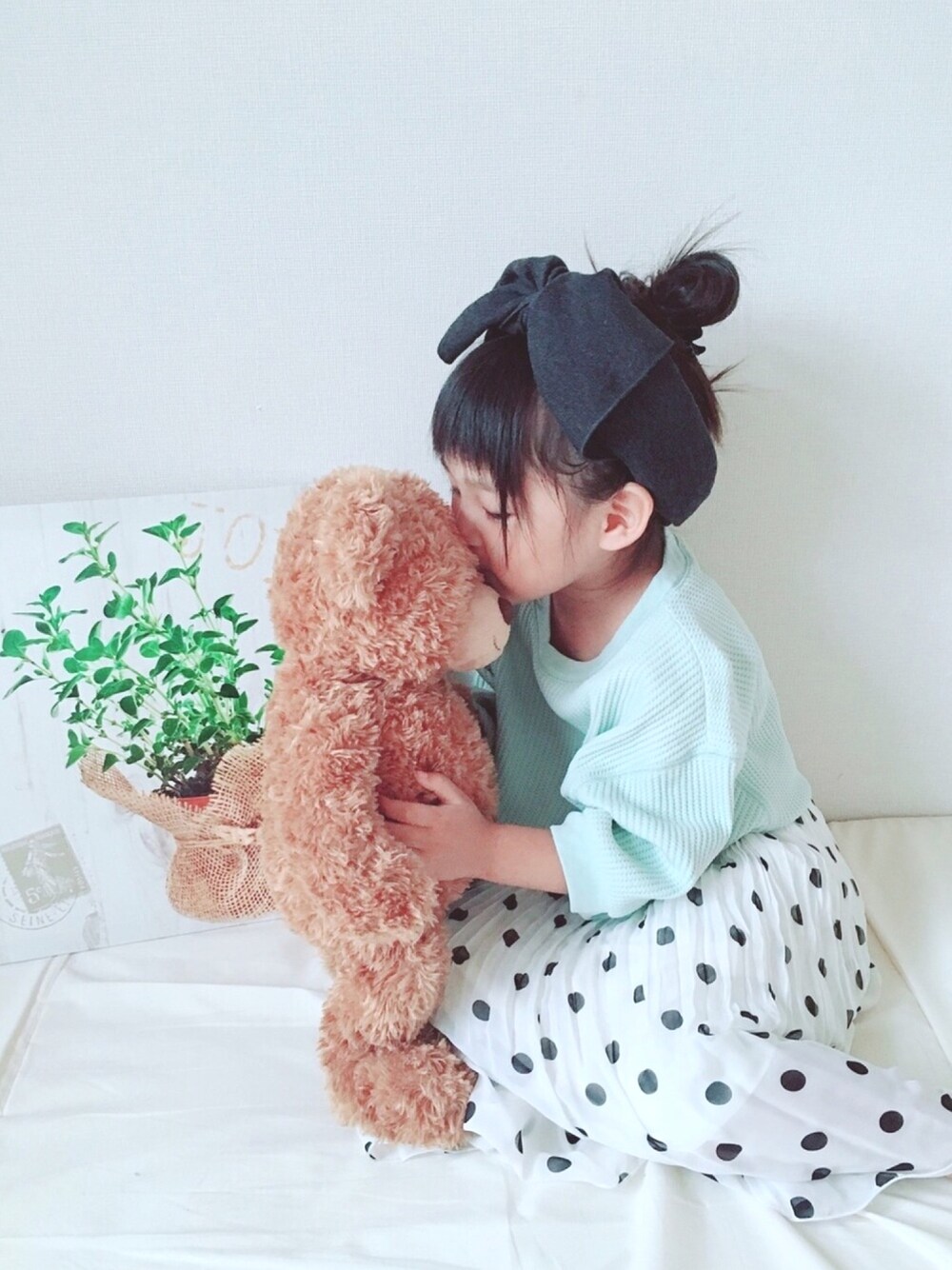 「女の子、プチプラ、グリーンフェス❻、ドット、おしゃれさんと繋がりたい、ミントグリーン、ヘアバンド」｜「Three Four TimeのリブカットソーBIGリボンターバン（ヘアバンド、グレー系）」を使った、haruhinaさん（キッズ・90cm）の夏コーディネートの1枚目の写真
