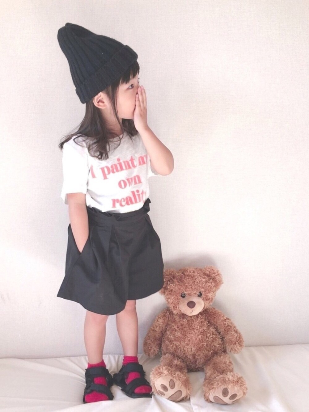 「夏セールで買いました、kids、3歳、モノトーン、スポサン×靴下、ロゴT、おしゃれさんと繋がりたい、プチプラ」｜「H&Mのアイテム（Tシャツ/カットソー、ホワイト系）」を使った、haruhinaさん（キッズ・90cm）の夏コーディネートの1枚目の写真