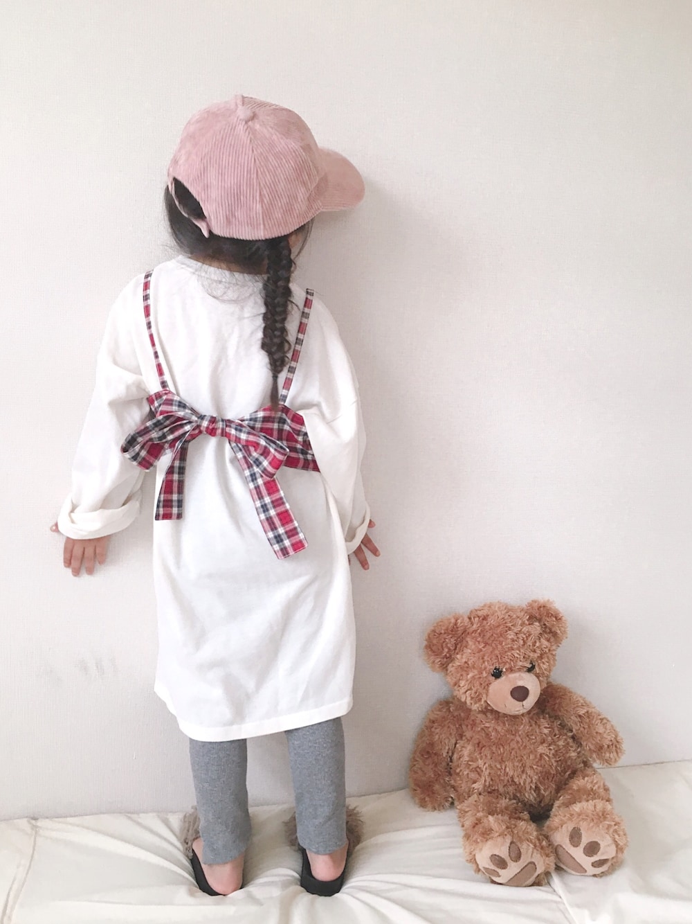 「秋服準備はじめました、おしゃれさんと繋がりたい、キャップ、hokkoriko、hokkorikoフェス 告知♡、チェッカーずまつり2018秋告知、ビスチェ」｜「3coinsのアイテム（キャップ、ピンク系）」を使った、haruhinaさん（キッズ・90cm）の秋コーディネートの1枚目の写真