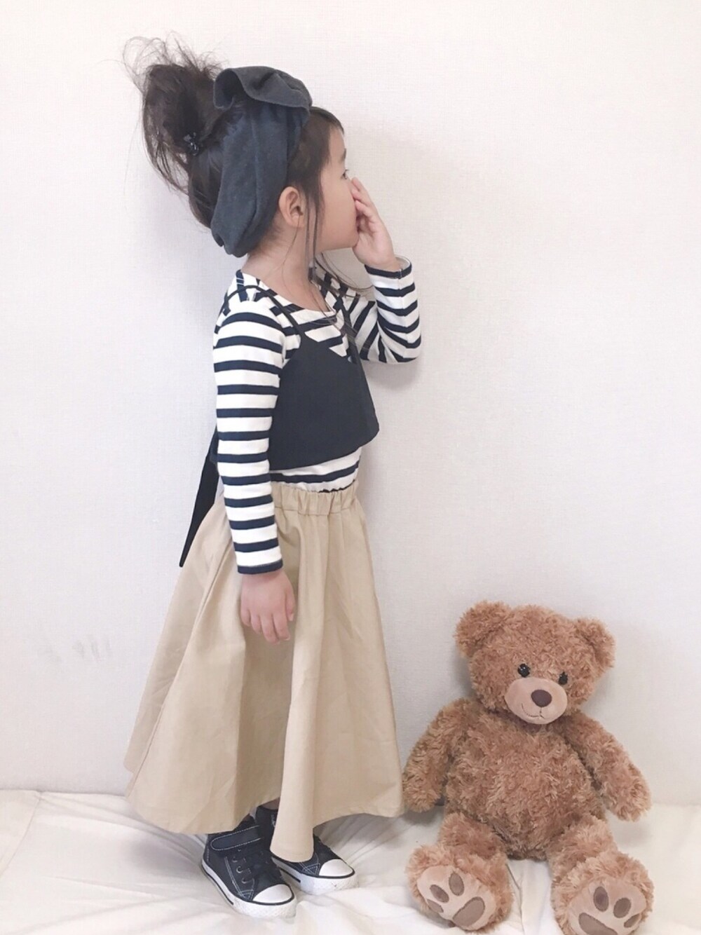 「ラブアンドピース2018、秋のコーデ、おしゃれさんと繋がりたい、プチプラ、ビスチェ、チノスカート、hokkoriko、みゅーなちゃんmade」｜「Three Four TimeのリブカットソーBIGリボンターバン（ヘアバンド、グレー系）」を使った、haruhinaさん（キッズ・90cm）の秋コーディネートの1枚目の写真