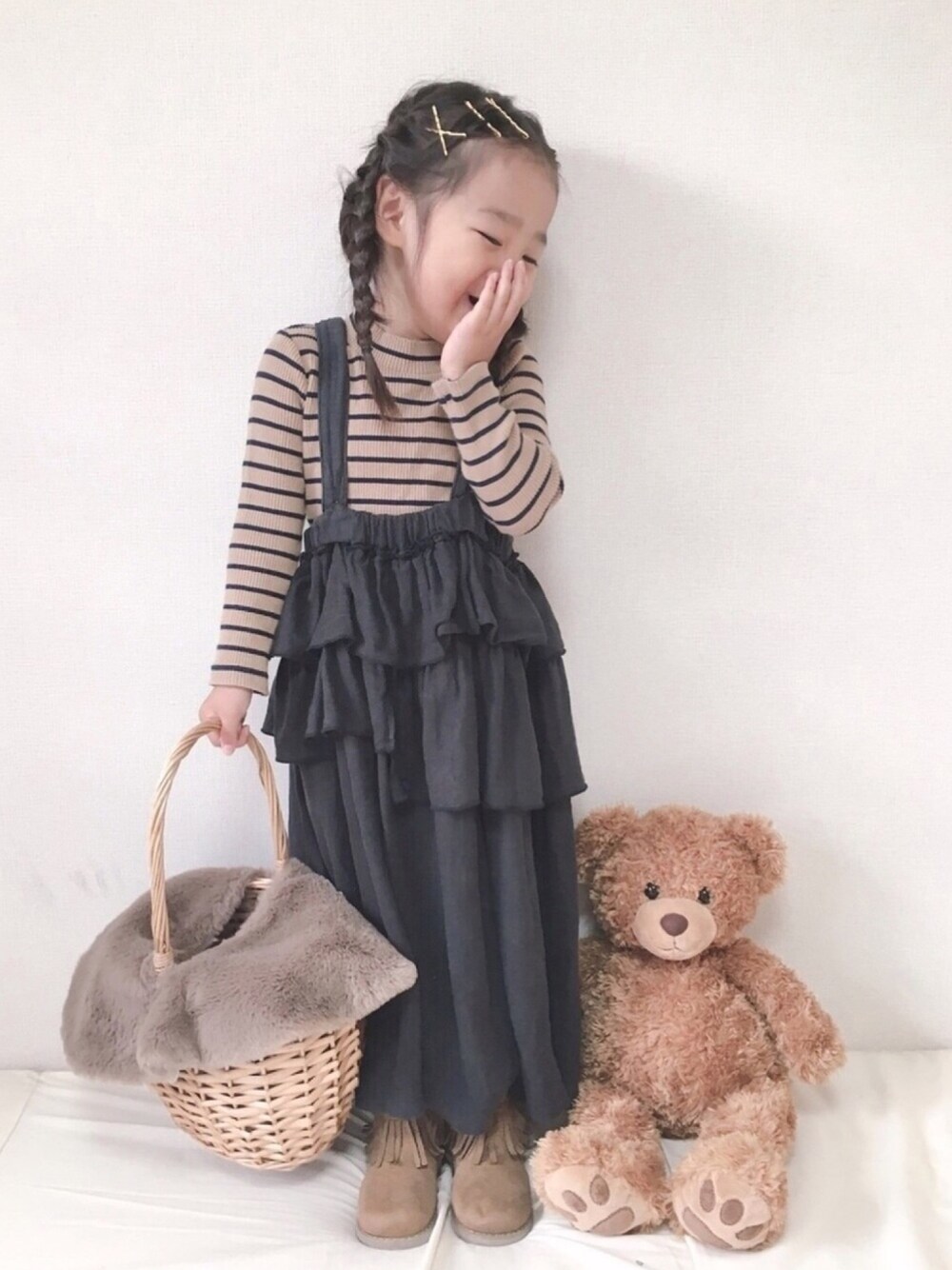 「秋のブラウンスタイル、秋のコーデ、おしゃれさんと繋がりたい、ボーダー、チェッカーずまつり2018秋告知」｜「BRANSHESのテレコボーダー長袖Tシャツ（Tシャツ/カットソー、ブラック系）」を使った、haruhinaさん（キッズ・90cm）の秋コーディネートの1枚目の写真