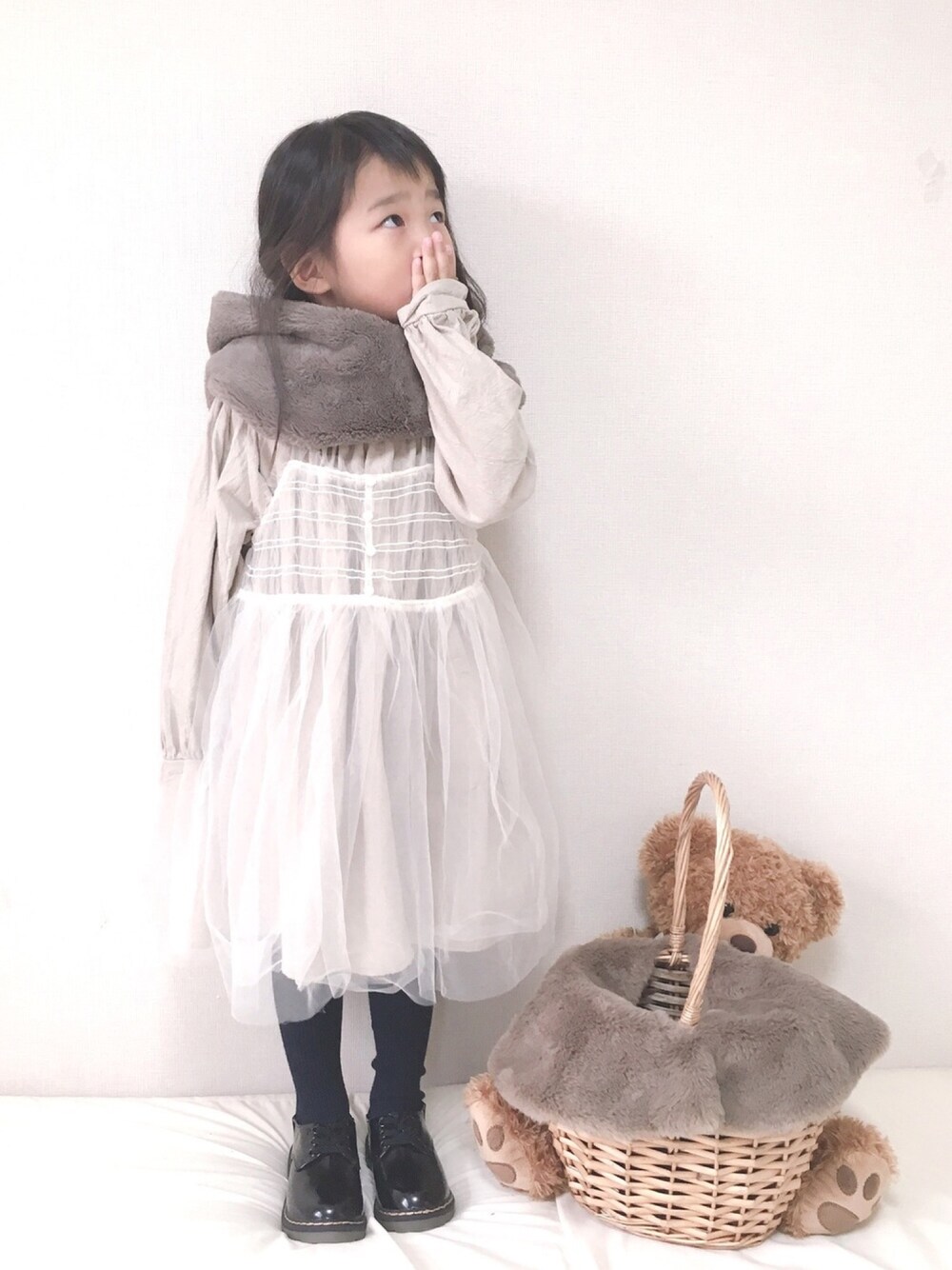 「女の子コーデ、4歳、女の子、ナチュラル、スヌード、秋のコーデ、おしゃれさんと繋がりたい」｜「koreaのアイテム（ワンピース、ベージュ系）」を使った、haruhinaさん（キッズ・90cm）の秋コーディネートの1枚目の写真