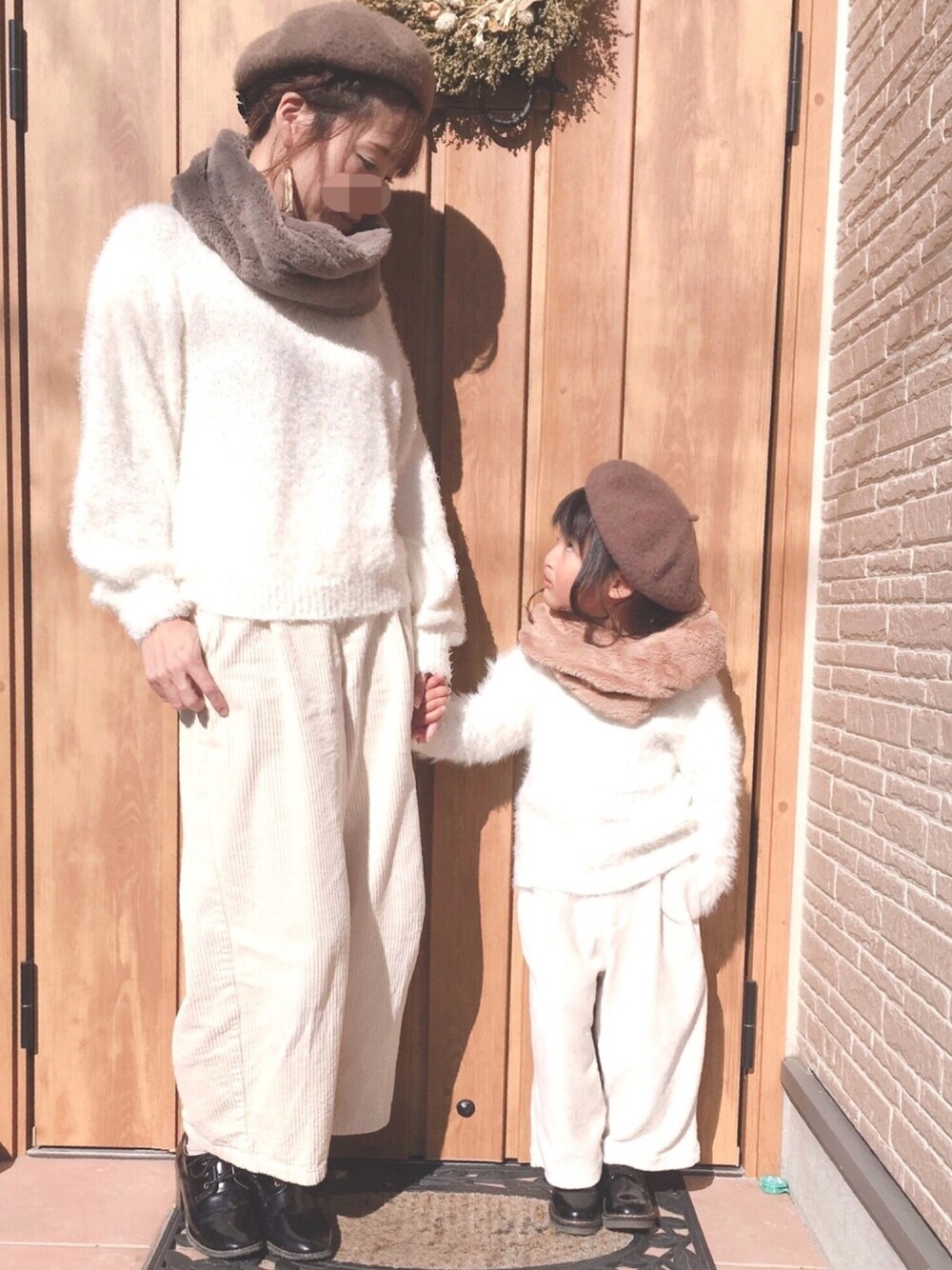 「シンプルおしゃれが好き、休日スタイル、秋のコーデ、女の子、秋コーデ、おしゃれさんと繋がりたい、親子コーデ」｜「しまむらのアイテム（ハンチング/ベレー帽、ブラウン系）」を使った、haruhinaさん（キッズ・90cm）の秋コーディネートの1枚目の写真