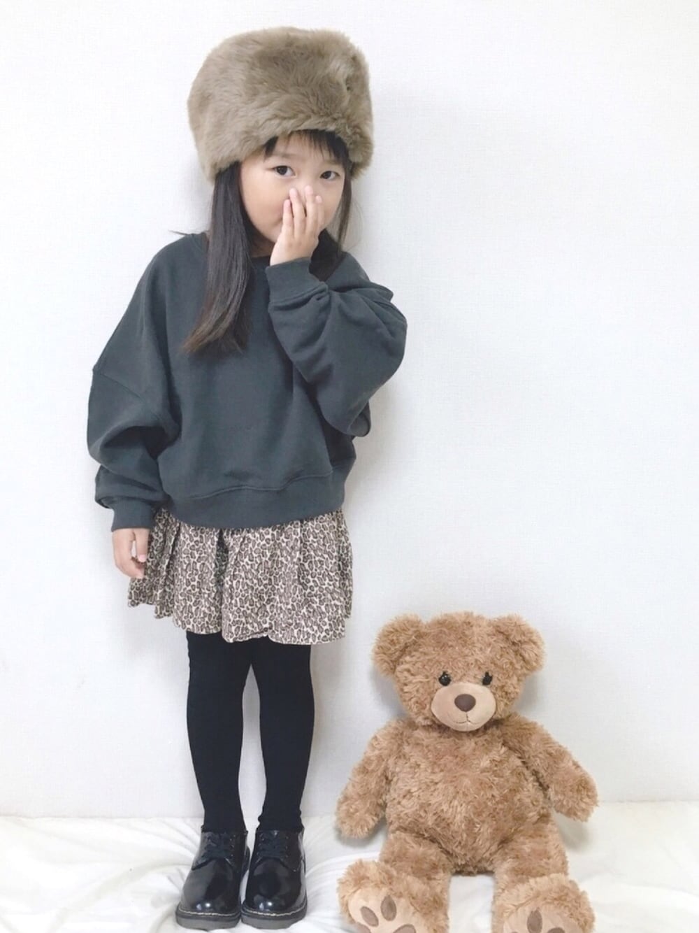「レオパード、ロシアン帽、女の子、秋冬コーデ、レオパードスカート、おしゃれさんと繋がりたい」｜「3coinsのアイテム（帽子、ブラウン系）」を使った、haruhinaさん（キッズ・90cm）の秋コーディネートの1枚目の写真