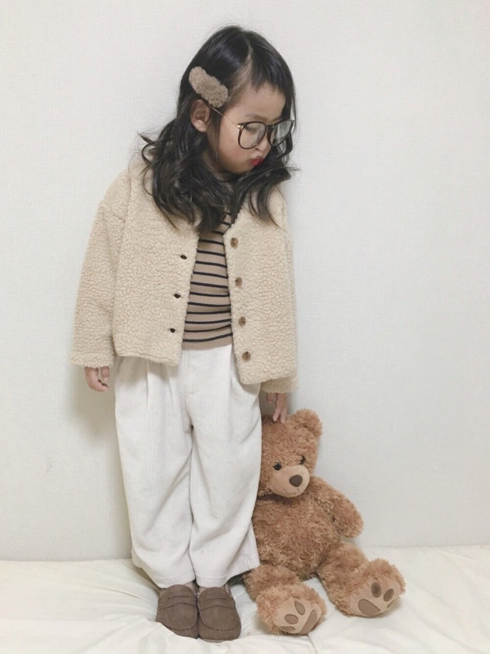 「もこもこ、チャオパニックティピー(CIAOPANIC TYPY)、ボアカーディガン、おしゃれさんと繋がりたい、女の子」｜「みゅーなちゃんmadeのアイテム（バレッタ/ヘアクリップ、ブラウン系）」を使った、haruhinaさん（キッズ・100cm）の冬コーディネートの1枚目の写真