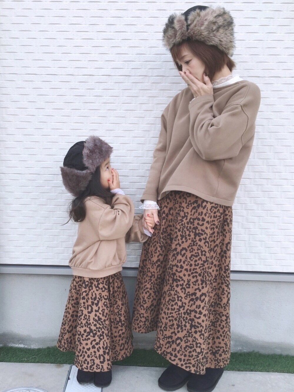 「休日スタイル、リンクコーデ、レオパード、フライトキャップ、ブラウン、親子コーデ、おしゃれさんと繋がりたい」｜「GAPのNYLON TRAPPER（ニットキャップ/ビーニー、ブラック系）」を使った、haruhinaさん（キッズ・100cm）の冬コーディネートの1枚目の写真