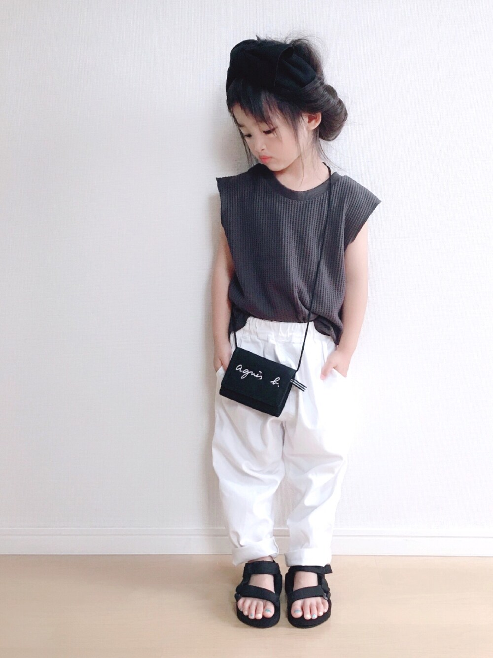「夏コーデ、Branshes、GLOBAL WORK、モノトーン、シンプル、ヘアターバン、プチプラ」｜「CIAOPANIC TYPYのワッフルノースリーブTEE（Tシャツ/カットソー、グレー系）」を使った、haruhinaさん（キッズ・100cm）の夏コーディネートの1枚目の写真
