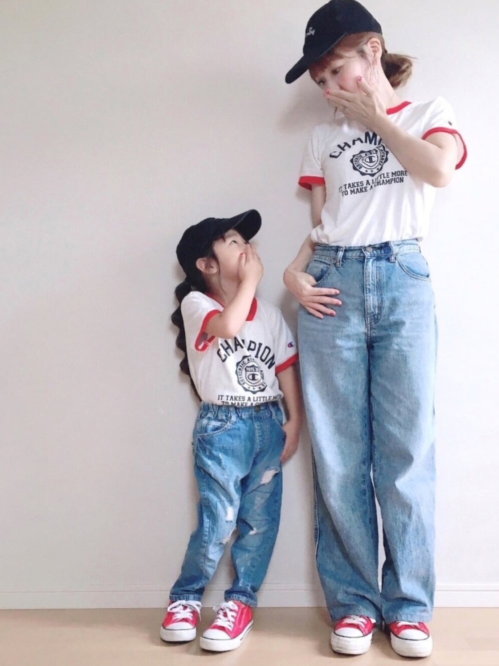 「おやこーで。、親子コーデ、リンガーTシャツ、デニム、キャップ、プチプラ、おしゃれさんと繋がりたい」｜「Championのアイテム（Tシャツ/カットソー、ホワイト系）」を使った、haruhinaさん（キッズ・100cm）の夏コーディネートの1枚目の写真