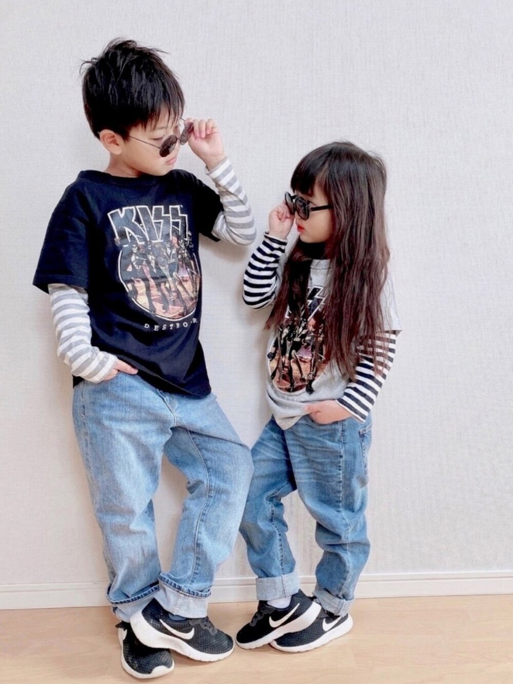 「RADCHAPの【KISS/キス】半袖Tシャツ（Tシャツ/カットソー、ブラック系）」を使った、haruhinaさん（キッズ・100cm）の冬コーディネートの1枚目の写真