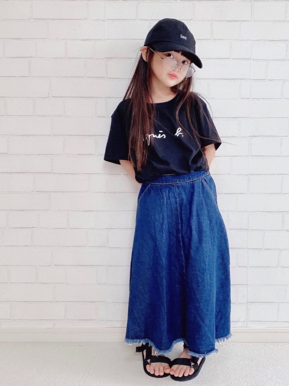 「スポーツミックス、デニムスカート、キャップ、おしゃれさんと繋がりたい、ロングスカート」｜「LeeのＬｅｅ　シンプルがかわいい刺しゅうロゴキャップ（キャップ、ブラック系）」を使った、haruhinaさん（キッズ・110cm）の夏コーディネートの1枚目の写真