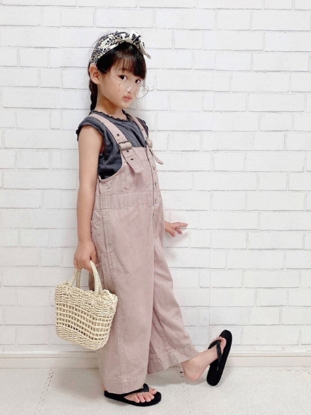 「女の子、真夏のひな祭り2020、おしゃれさんと繋がりたい、サロペット」｜「pasàpasのアイテム（タンクトップ、ホワイト系）」を使った、haruhinaさん（キッズ・110cm）の夏コーディネートの1枚目の写真